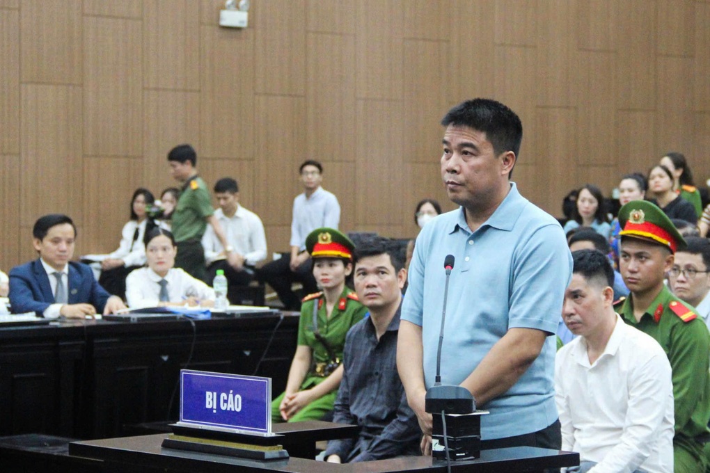 Cựu Chủ tịch Phúc Sơn bật khóc kể tuổi thơ nghèo khó, với ý chí làm giàu - 1 Cựu Chủ tịch Phúc Sơn bật khóc kể tuổi thơ nghèo khó, với ý chí làm giàu - 1